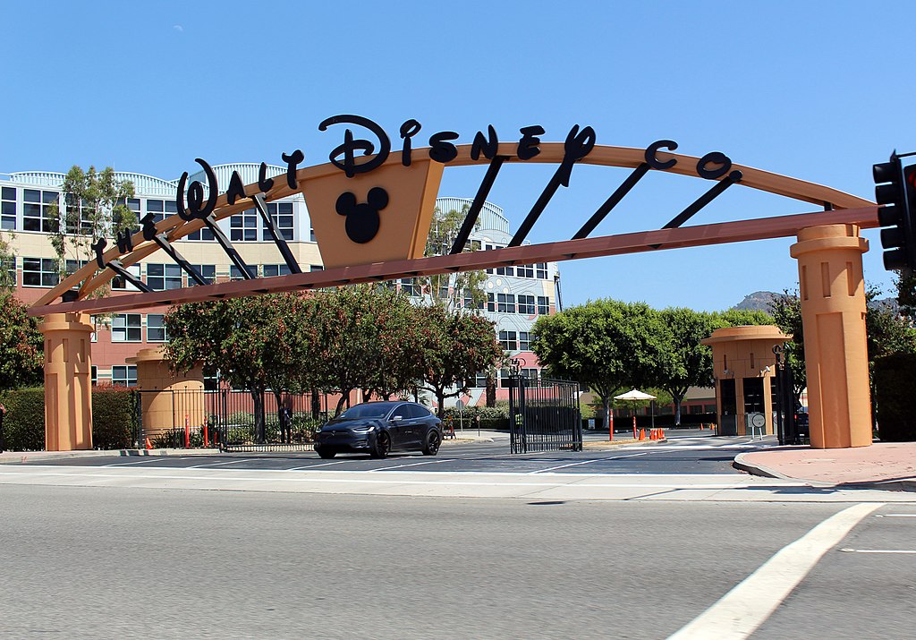 1024px Walt Disney Studios Alameda Entrance