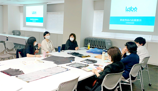 デザイナーの作業風景